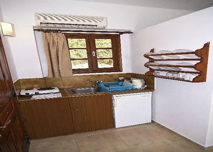 Karpathios Aparthotel Pefki (Rhodes)